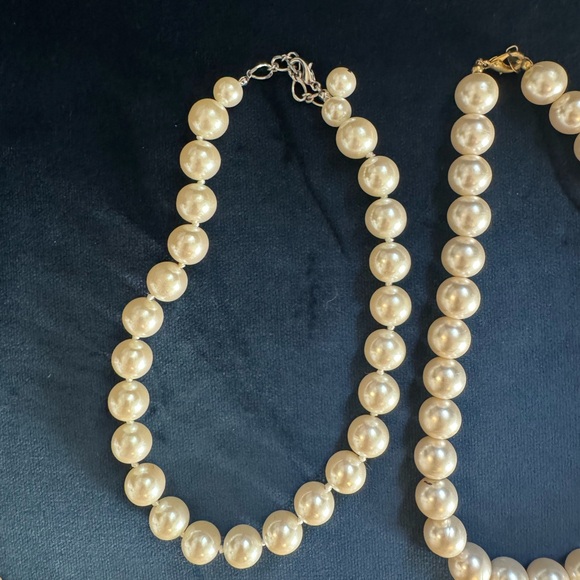 Set 3 Pearl necklaces/choker & 1 bracelet. Very Jackie Kennedy Style Timeless - Picture 6 of 10